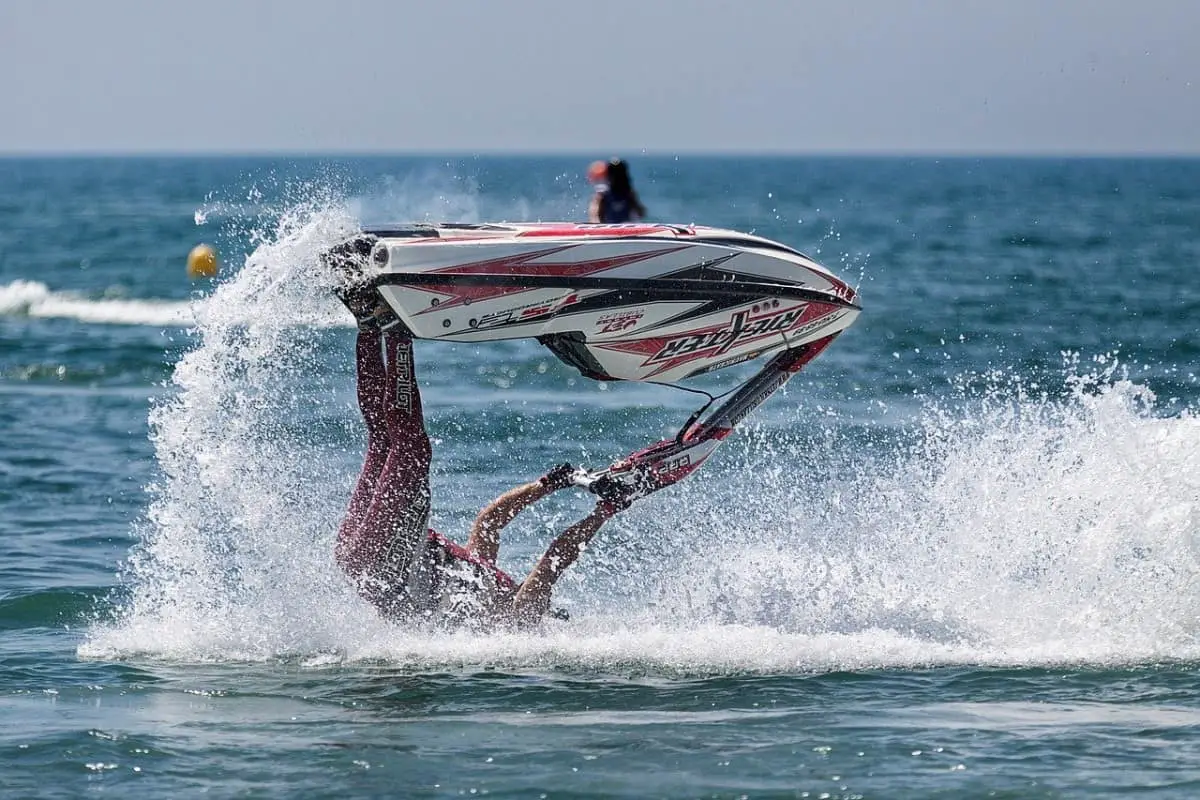 ¿Qué tan comunes son los accidentes de motos de agua?