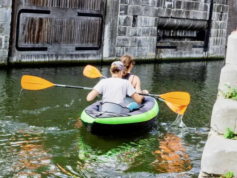 ¿Es el paddle surf más difícil que el kayak?  Comparamos