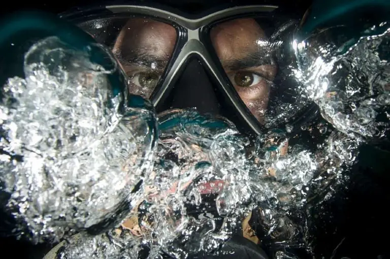 La guía completa para el buceo si necesita gafas