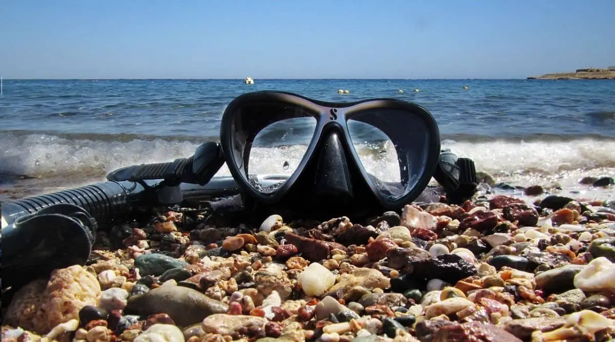 Cómo limpiar una máscara de snorkel en 5 minutos