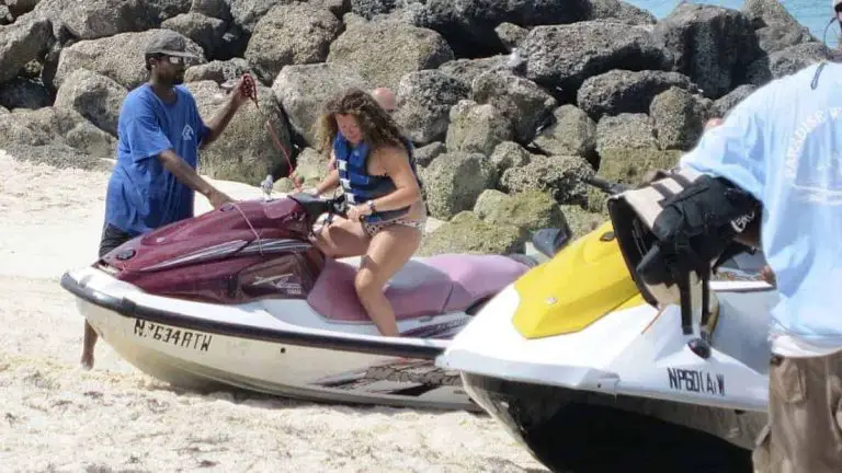 Cómo montar una moto de agua con un niño: una guía de seguridad esencial