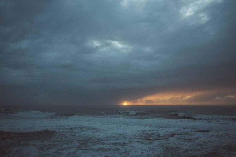 ¿Cómo afectan el viento, la corriente y el clima a la visibilidad submarina?