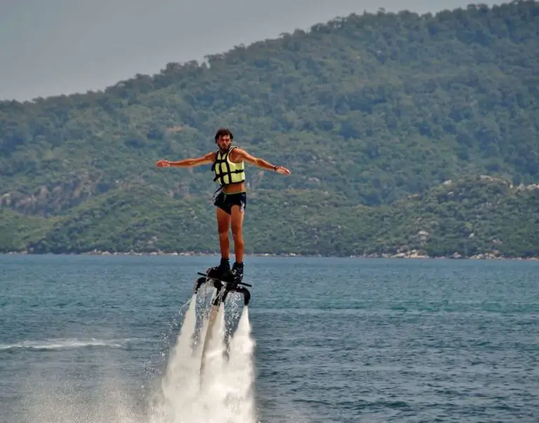 Cómo funcionan los Flyboards: Una guía paso a paso