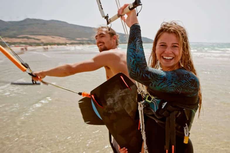 ¿Cómo se detienen los kitesurfistas?  - AquaSportsPlanet