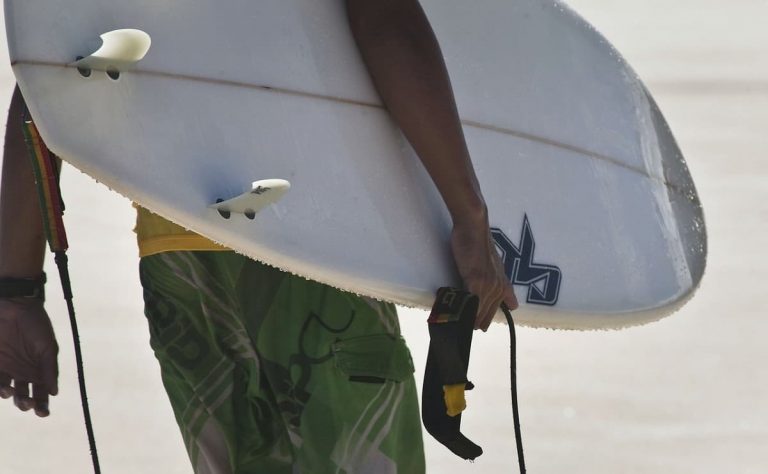 ¿Las tablas de surf tienen correas?  ¿Para qué son?