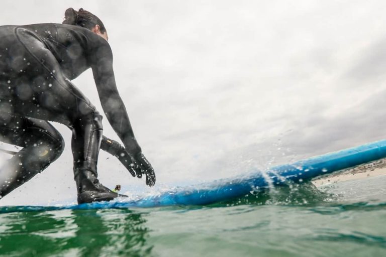 ¿Puedes usar un traje de neopreno para surfear?